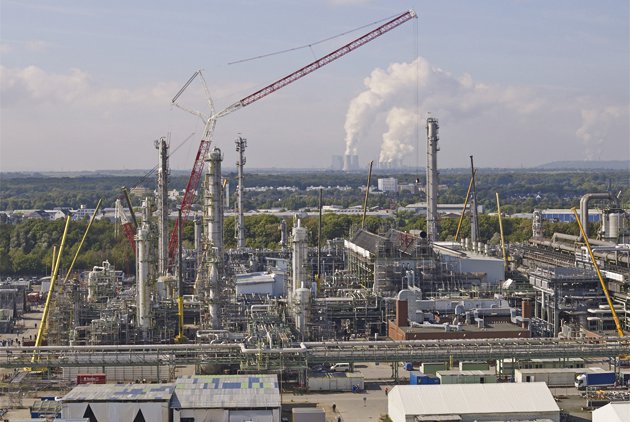 Austausch von Kühlelementen in Chemiewerk