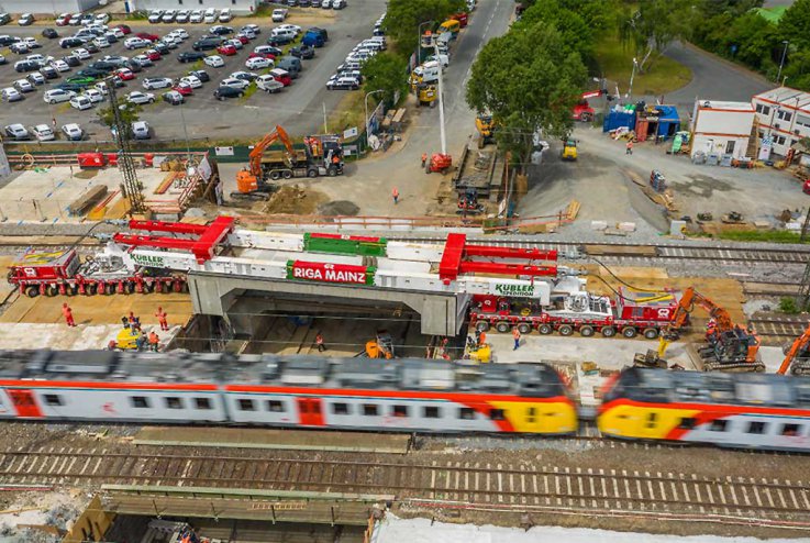 Einsatz in Darmstadt: 320 t schwere Brücke eingebracht